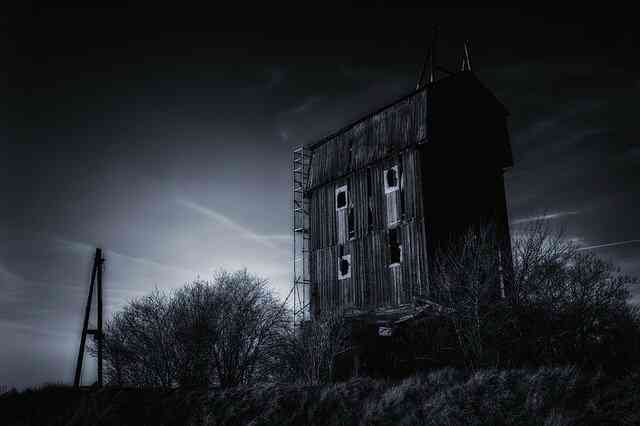 /images/33-thumbnail-mysterious-house_optimized.jpg